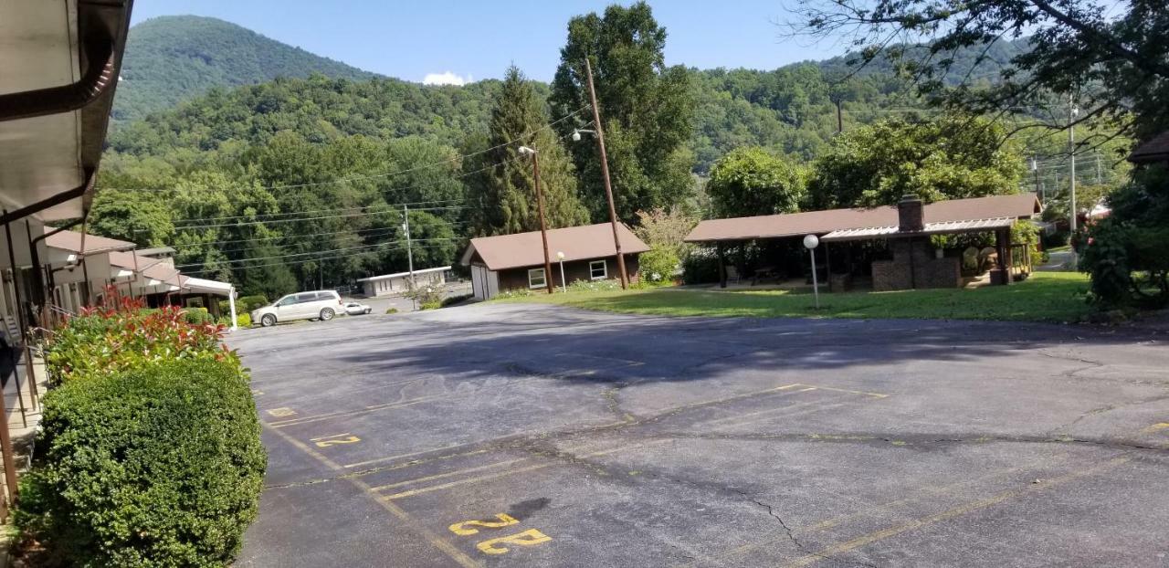 Tanglewood Motel And Log Cabins 马吉谷 外观 照片
